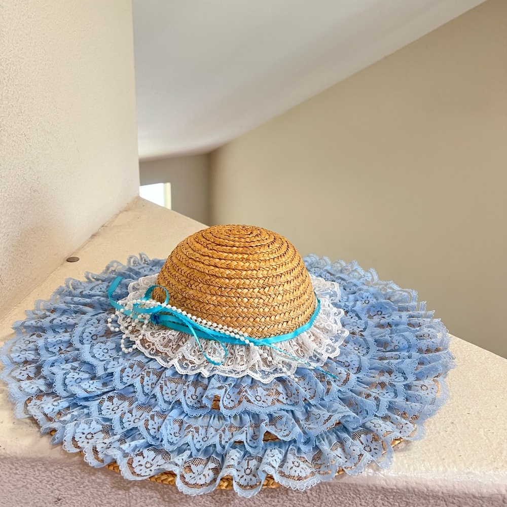 Handmade Beautiful Straw Hat Flowers & Lace Decorative Wall Hanging Home Decor